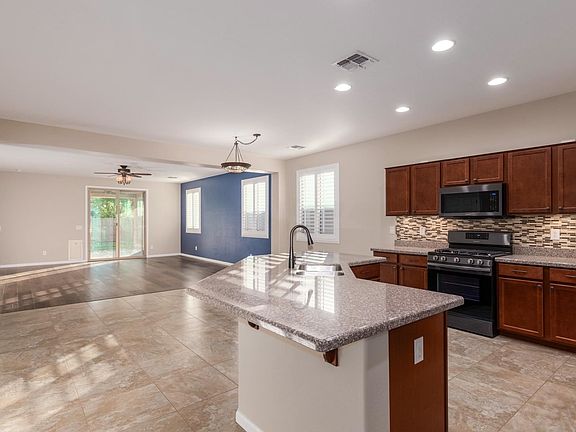 3rd image of 15135 W Windrose Dr