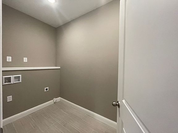 3rd image of 320 Deerfield Dr