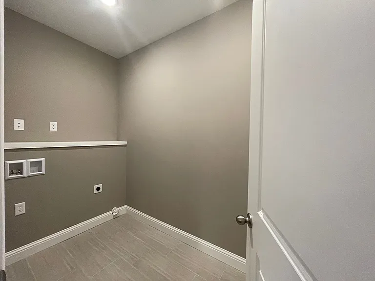 320 Deerfield Dr — Photo 3