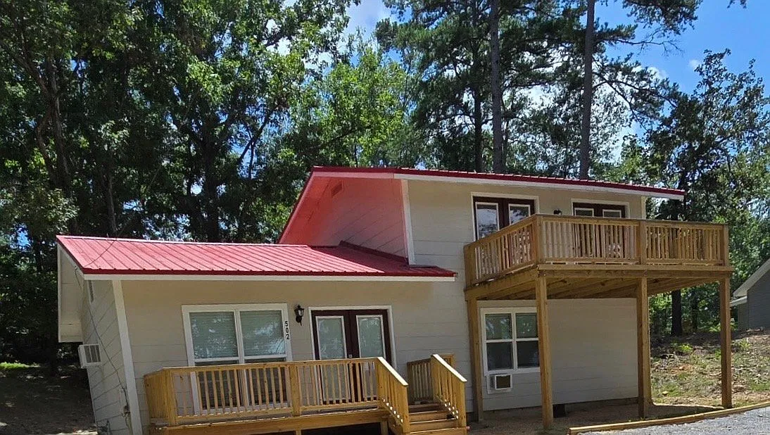 Cleary Hieghts Home Remodeled With Updated Amenities And Upstairs Balcony With View Of The Lake. — Photo 1
