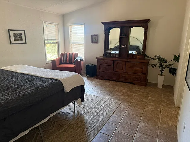 2 bed, 1400 sqft, $2,500 — Photo 4