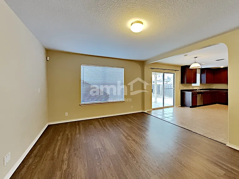455 Dolly Dr — Photo 8