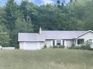 56 Elkwood Ln, Clifford Township, PA 18421