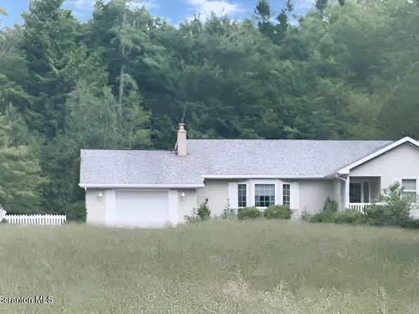 56 Elkwood Ln, Clifford Township, PA 18421