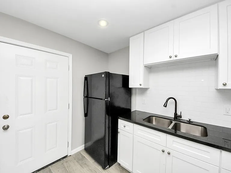 5441 Minden St #20 — Photo 8