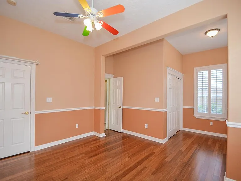 2326 Walnut Bend Ln — Photo 24