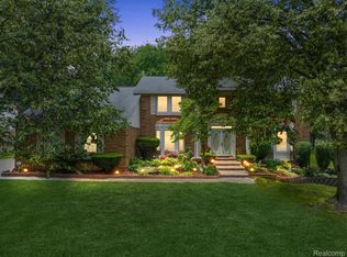6493 Shagbark Dr, Troy, MI 48098