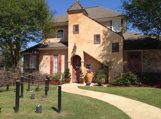 10021 Old World Dr, Baton Rouge, LA 70817