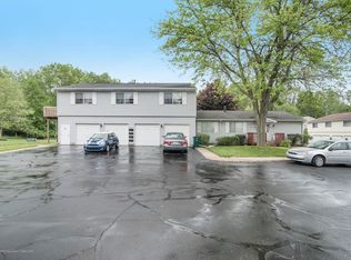 3944 Hunters Ridge Dr, Lansing, MI 48911