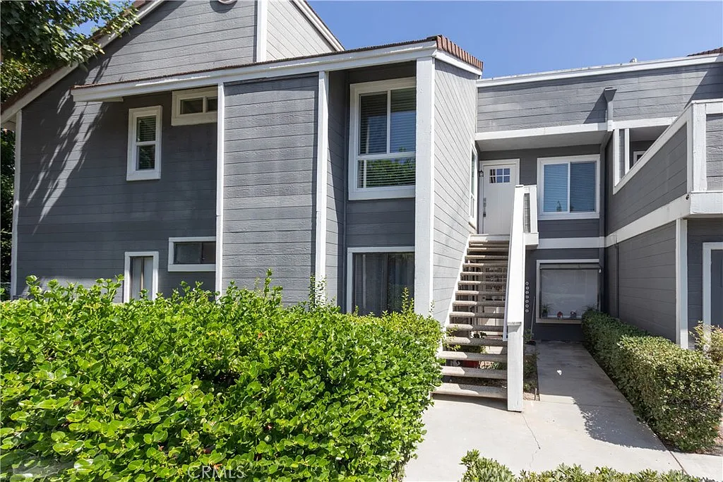 2 bed, 1008 sqft, $2,995 — Photo 1