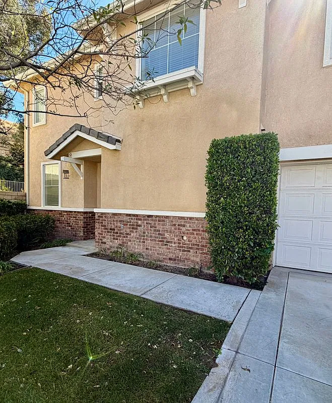 3 bed, 3.0 bath, 1419 sqft, $3,300 — Photo 1