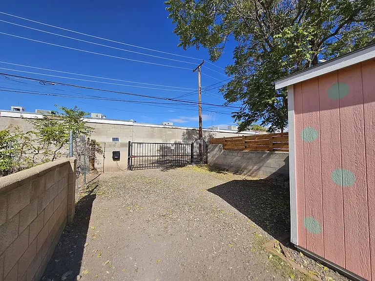 317 Hazeldine Ave SW — Photo 24