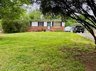 1050 Outer Dr, Lenoir City, TN 37771