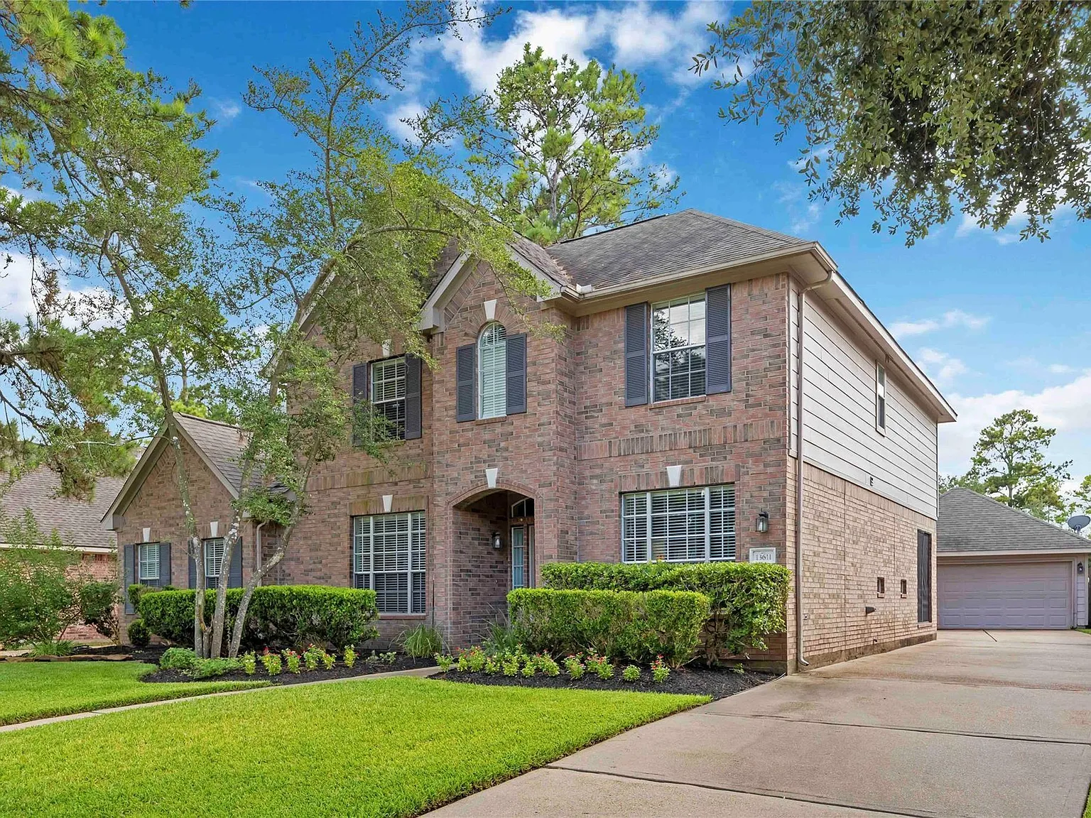 5 bed, 3.5 bath, 3135 sqft, $3,000 — Photo 2