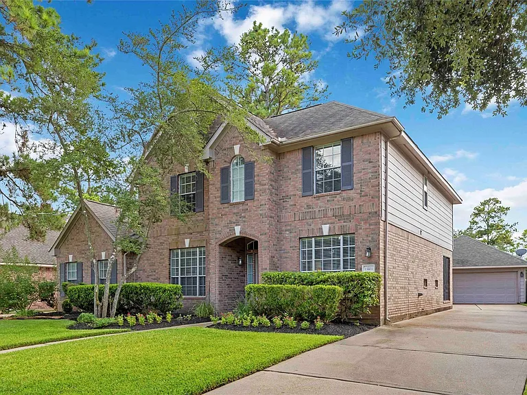 13611 Delacey Ln — Photo 2