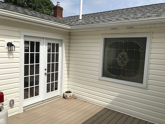 5th image of 18 Deeringwood Dr