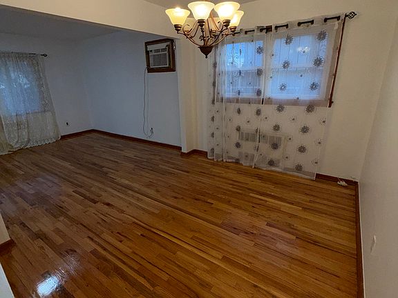 4th image of 210 Benson Ave Floor 1