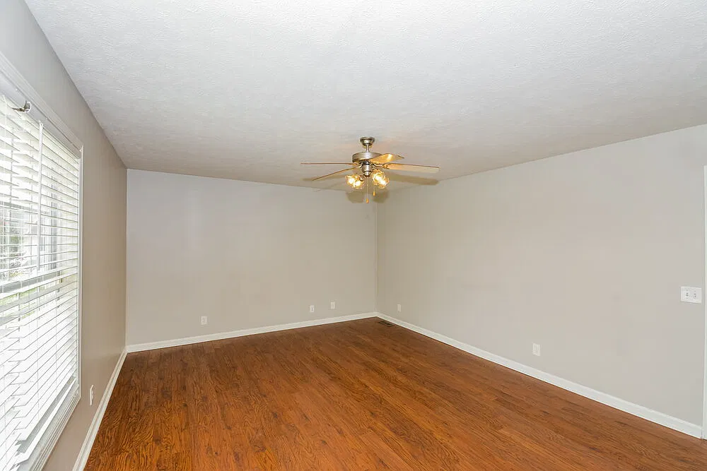 4 bed, 2.5 bath, 1970 sqft, $2,075 — Photo 4