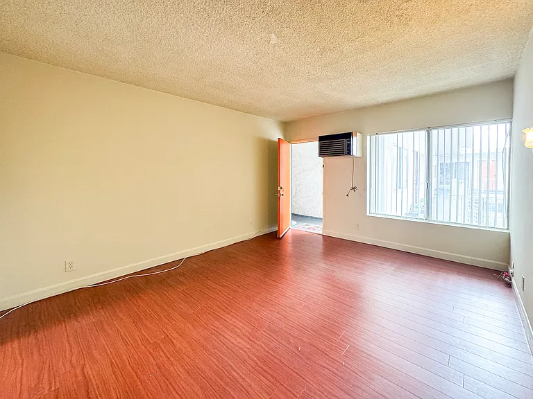 4641 La Mirada Ave #14 — Photo 11