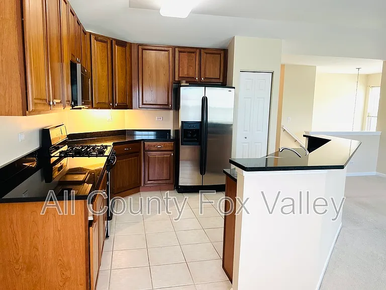 1844 Crenshaw Cir — Photo 7