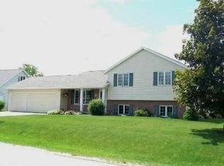 W2369 Hickory Park Dr, Appleton, WI 54915
