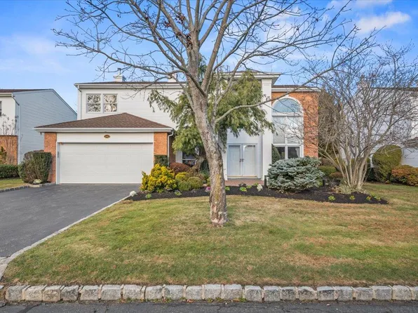 141 Country Club Drive, Commack, NY 11725