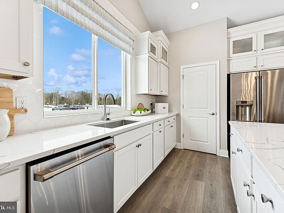 5th image of 28555 Blossom Ln