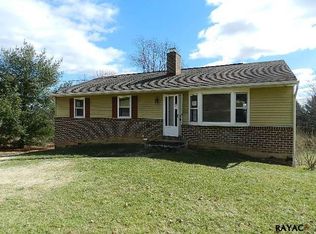 3952 N Rohrbaugh Rd, Seven Valleys, PA 17360