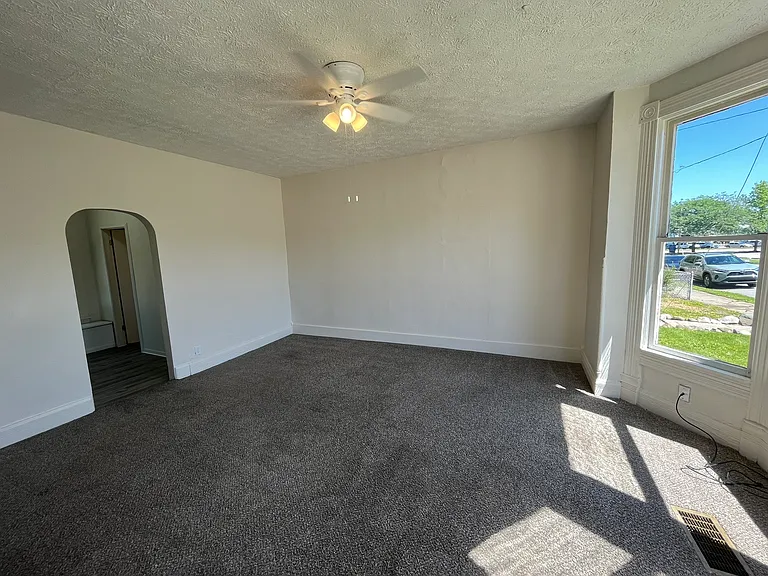 1436 Union St — Photo 3