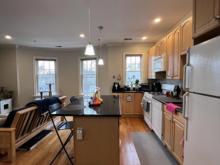 146 Clifton St #10 — Photo 6