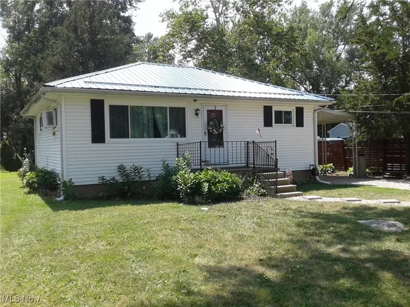1545 Weaver Dr, Amherst, OH 44001
