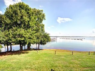 105 Oakbrook Dr, Lewisville, TX 75057