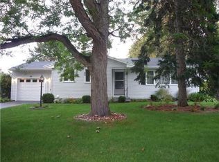 96 Suellen Dr, Irondequoit, NY 14609