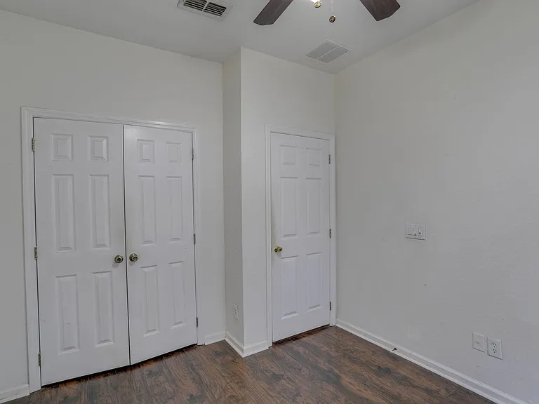 4977 Pall Mall St W — Photo 24