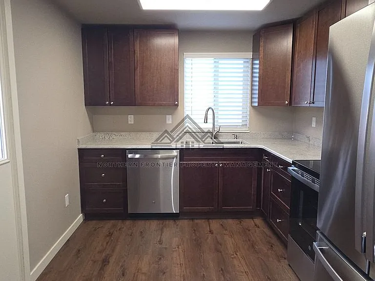 524 E Pine St — Photo 6