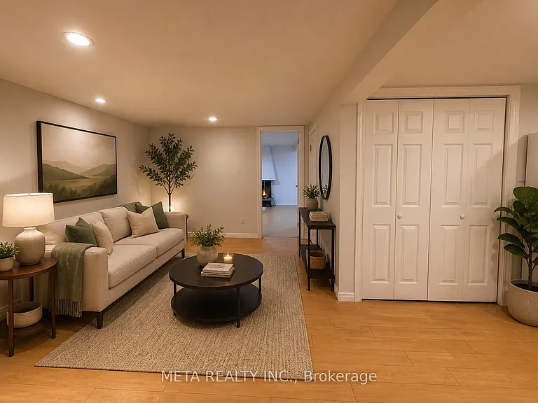 313 Rossland Rd W — Photo 4
