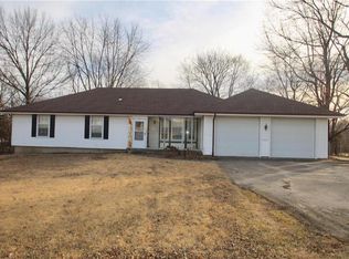 6109 High Grove Rd, Grandview, MO 64030