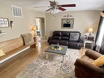 4th image of 601 W Lakeview Dr