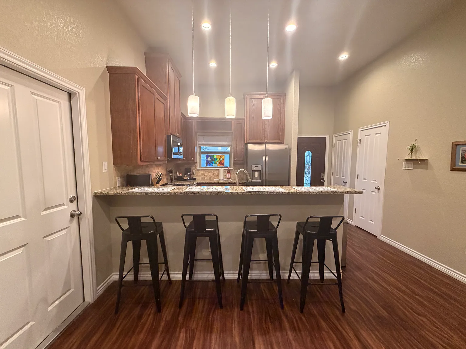 3 bed, 1288 sqft, $2,350 — Photo 2
