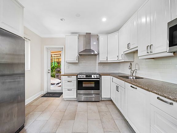 4th image of 3034 Parkway Blvd APT 301