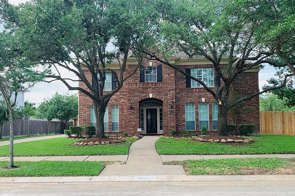 Charming 2-story home located on a corner lot it the master planned community of Fairfield!