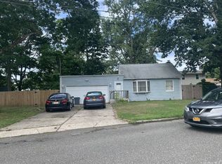 12 Hubbards Path, West Babylon, NY 11704