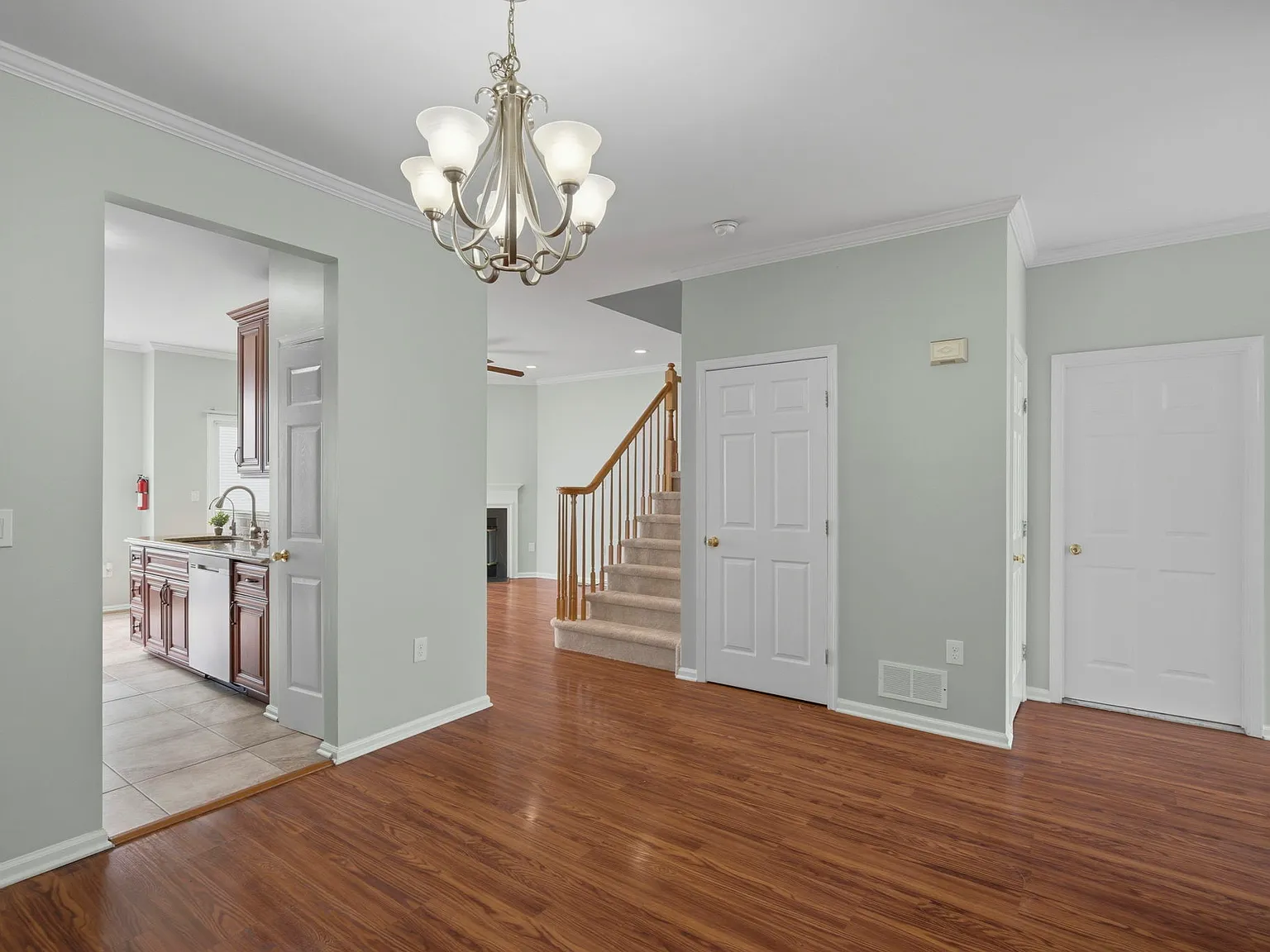 3 bed, 2.5 bath, 1834 sqft, $3,500 — Photo 3