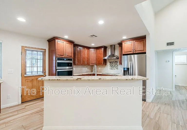 3231 N Woodburne Dr — Photo 8