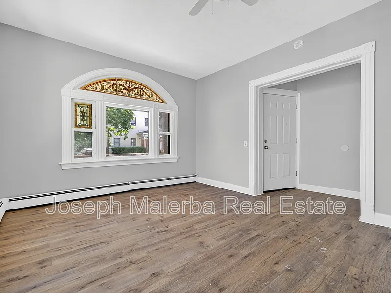 2 bed, 1.0 bath, $1,700 — Photo 2