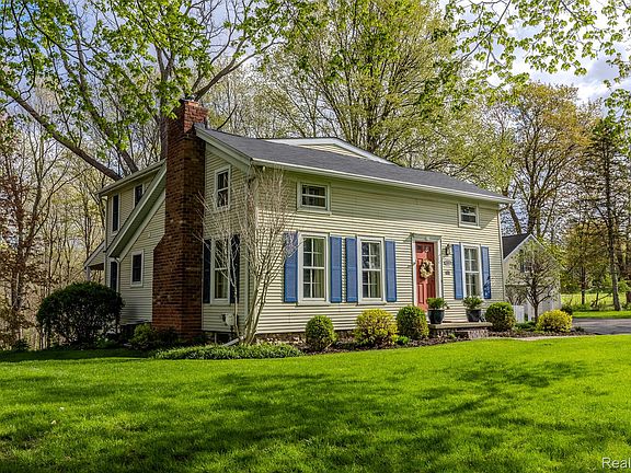 2nd image of 1081 E Tienken Rd