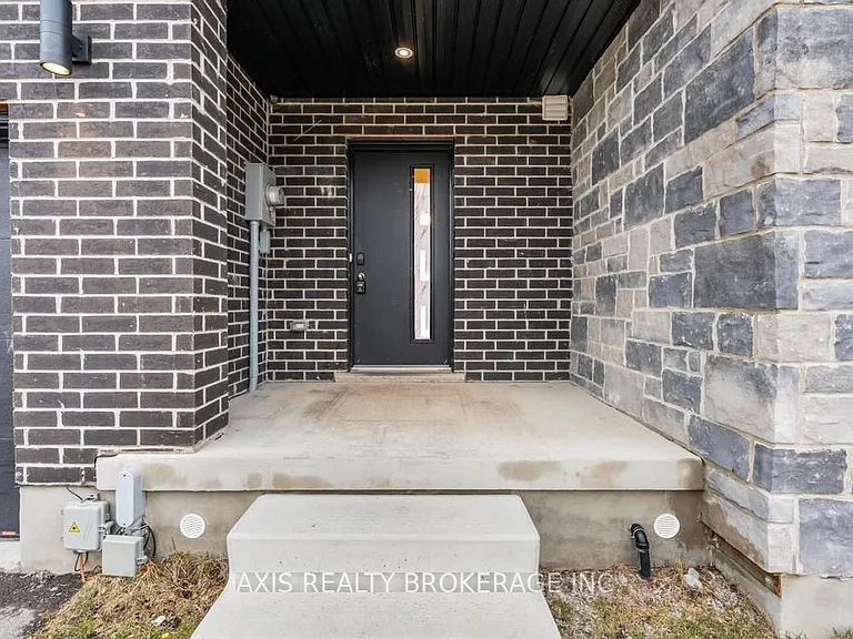 2978 Turner Cres — Photo 10