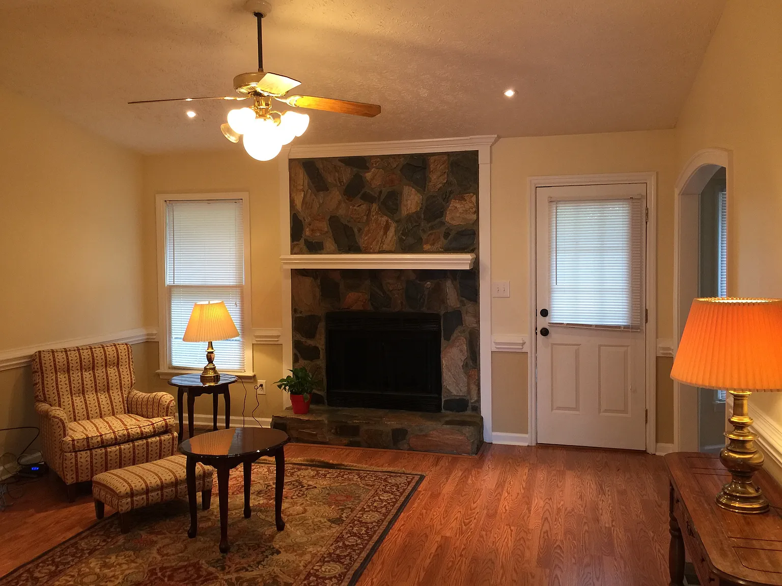 4 bed, 1800 sqft, $1,550 — Photo 2