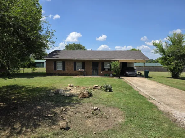208 E Wheeler St, Okolona, MS 38860