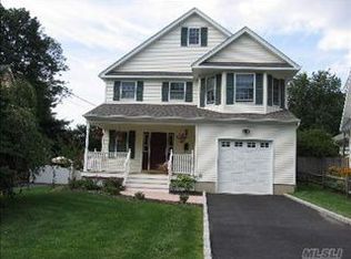 81 Fairmount St, Huntington, NY 11743